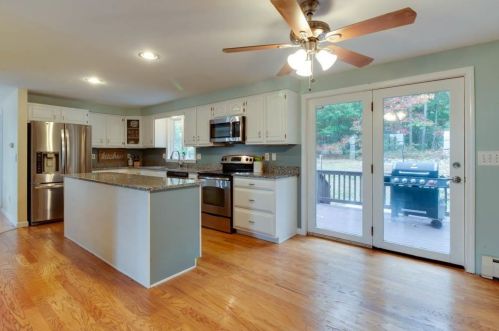 1 Doreen Dr, Pelham, NH 03076-2937