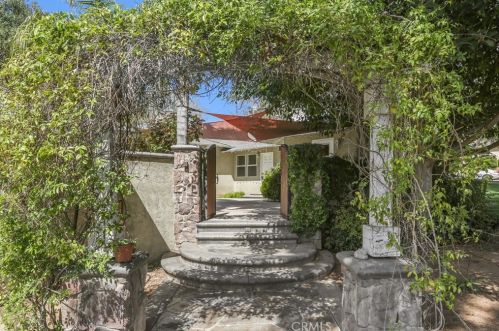 1995 Rincon Ave, Riverside CA  92506-1629 exterior
