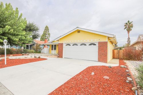 107 Carlsbad Cir, Vacaville, CA 95687-3409
