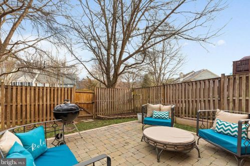 8166 Cliffview Ave, Springfield VA  22153-2622 exterior