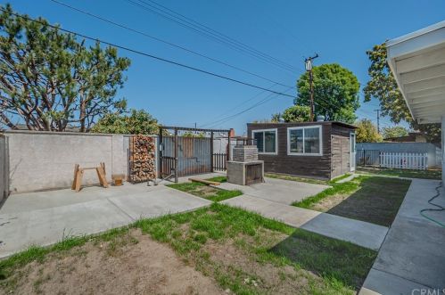 2863 Bridgeport Ave, Anaheim CA  92804-2047 exterior