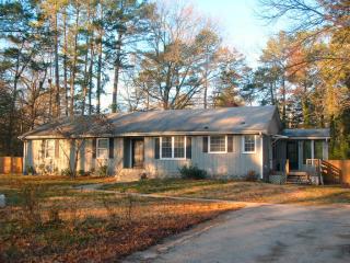 49 Oakwood Dr, Chapel Hill NC  27517-5650 exterior