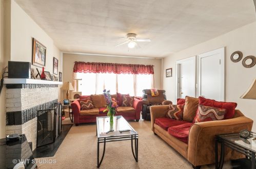 408 Hull Ct, Waukegan, IL 60085-2022