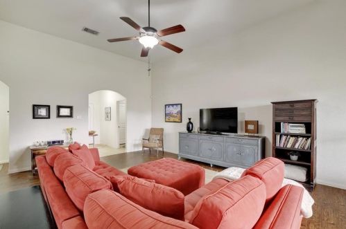 1265 Twin Estates Dr, Uhland TX 78640 exterior