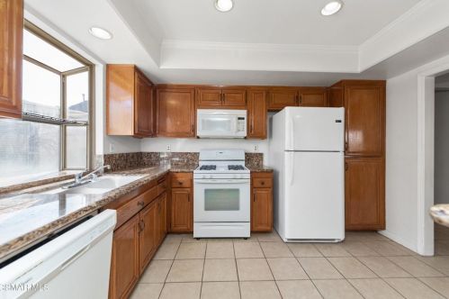 1856 Suntree Ln, Simi Valley, CA 93063-4191