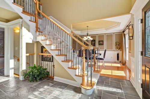 3972 Bluejay Ln, Naperville, IL 60564-8330
