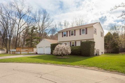 447 Stockdale Cir, Portsmouth, NH 03869-5638