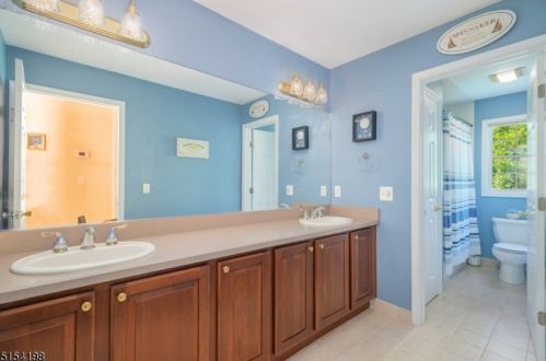 33 Roc Etam Rd, Dover NJ  07869-2427 exterior