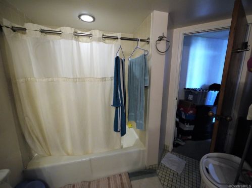 300 Wai Nani Way, Honolulu HI  96815-3961 exterior