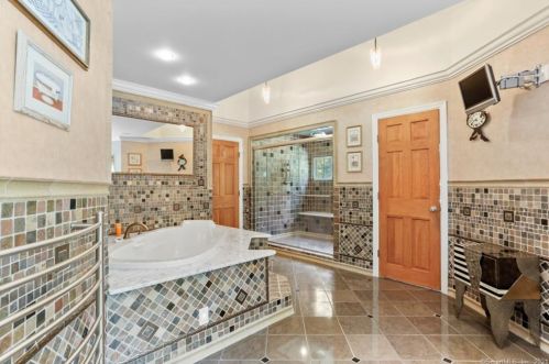 17 Carrington Dr, Greenwich CT  06831-3119 exterior