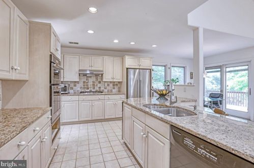 283 Sayre Dr, Princeton NJ  08540-5872 exterior