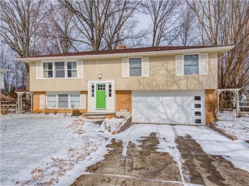 21370 Willow Ln, Cleveland OH  44149-1220 exterior