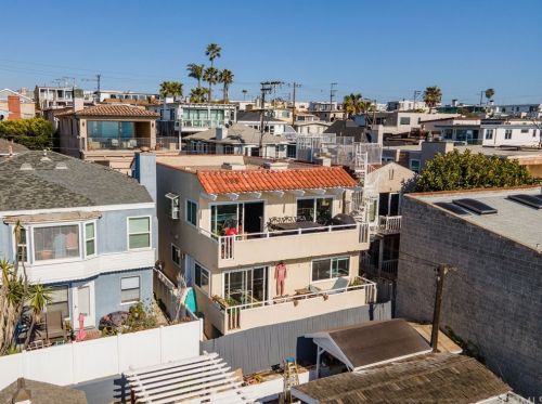 3513 Crest Dr, Manhattan Beach, CA 90266-3338