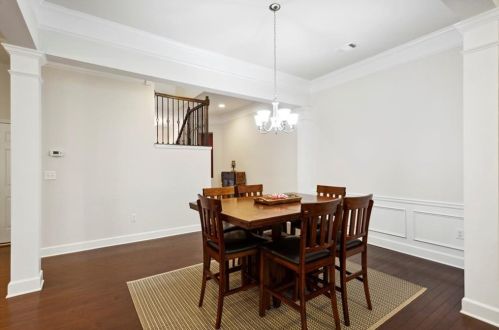 5568 High Point Rd, Atlanta GA  30342-5039 exterior