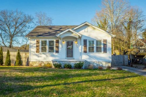 1033 John Ross Rd, Chattanooga, TN 37412-1619