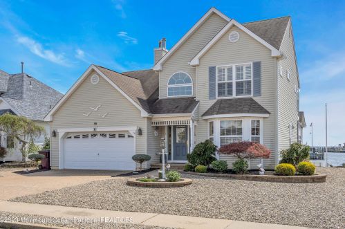 28 Peaksail Dr, Berkeley Township, NJ 08721-1528