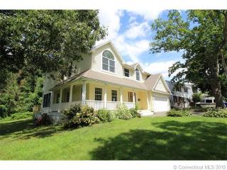 212 Allen St, Waterbury, CT 06706-2215