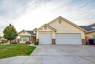 3025 Pearwood Ave, Fresno, CA 93727-9146