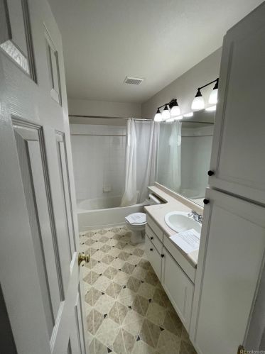 5581 Quatar St, Denver CO  80015-3570 exterior