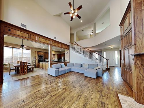 2637 Creekway Dr, Carrollton TX  75010-4228 exterior