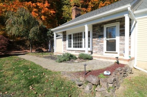 2 Round Valley Rd, Lebanon, NJ 08833-5023