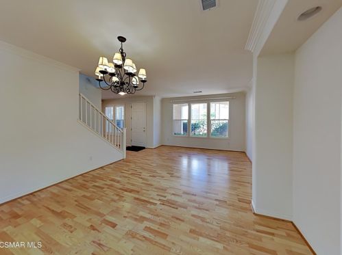 115 Parkside Dr, Simi Valley, CA 93065-7371