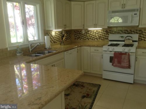 86 Lewisville Rd, Trenton NJ  08648-1801 exterior