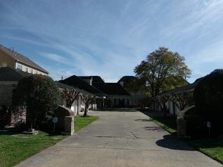 5629 Winsome Ln, Houston TX  77057-5729 exterior