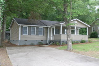 214 Lakeshore Dr, Greenwood, SC 29649-9628