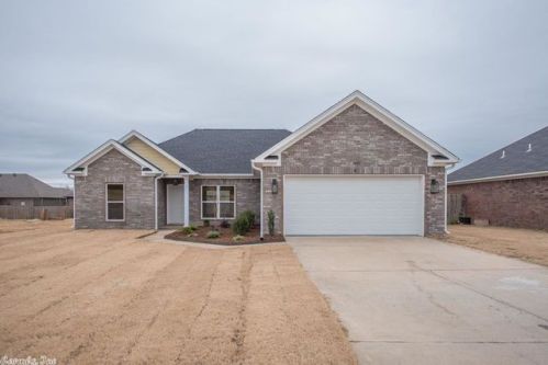 8 Clover Ridge Dr, Vilonia, AR 72173-9671
