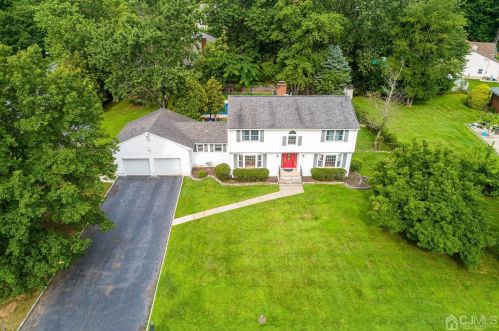 1 Hemlock Dr, Edison, NJ 08820-1077