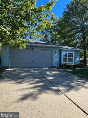 36 Hilltop Ln, Columbus, NJ 08022-1009