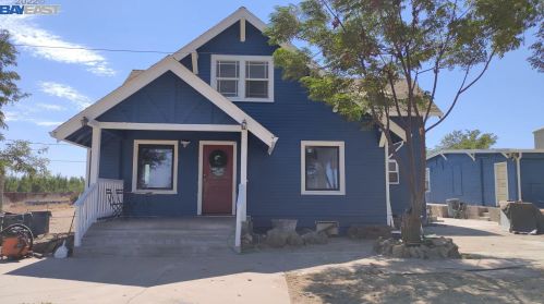 6400 Blue Gum Ave, Modesto, CA 95358-8522