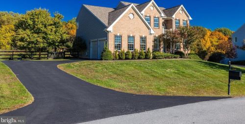 36498 Winding Oak Pl, Purcellville, VA 20132-9005