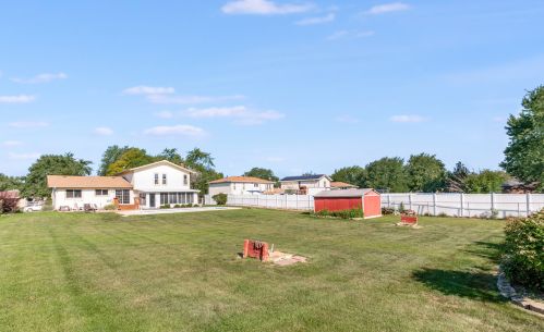 318 Stafford Way, Lemont IL  60440-2128 exterior