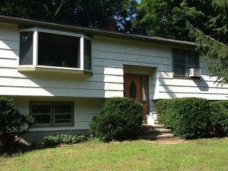 360 New England Rd, Guilford, CT 06437-1877