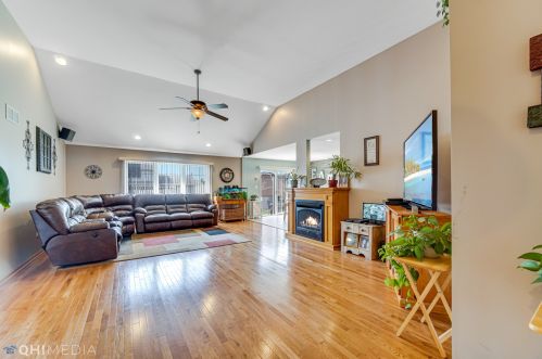 973 Louise Dr, Momence, IL 60954-2325
