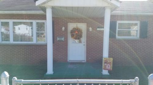 1017 2nd Ave, Montgomery, WV 25136-2346