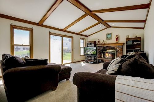 1350 Justin Ct, Addison, IL 60101-5703