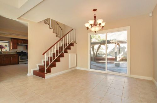 305 New London Cmn, Santa Ana, CA 92704-1257