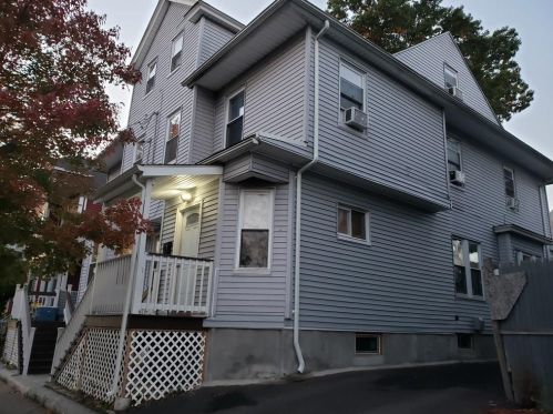 49 Stanwood St, Providence, RI 02907-1626