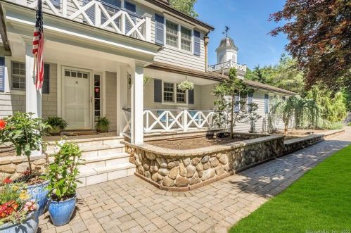 4 May Dr, Norwalk, CT 06850-1033