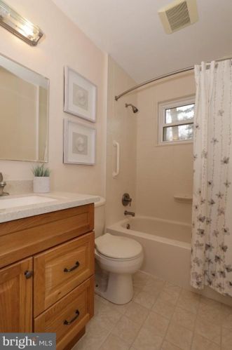 7099 Game Lord Dr, Springfield VA  22153-1312 exterior