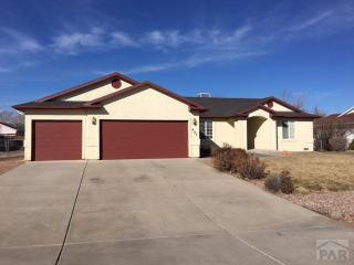 457 Golfwood Dr, Pueblo, CO 81007-3696