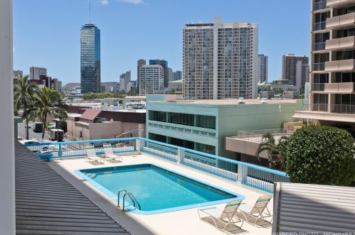 1560 Kanunu St, Honolulu HI  96814-3244 exterior