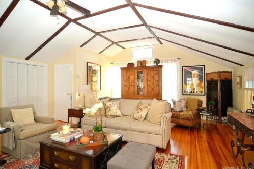 3 Yew St, Norwalk, CT 06850-1230