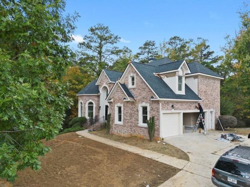 695 Highland Oaks Dr, Atlanta GA  30331-9210 exterior