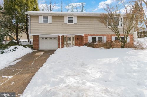 1012 Topview Dr, Harrisburg, PA 17112-2957