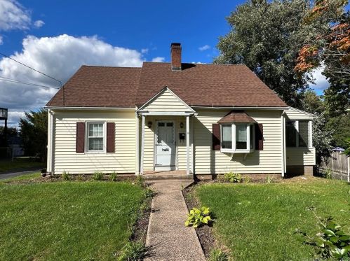 11 Omo St, Middletown, CT 06457-3825