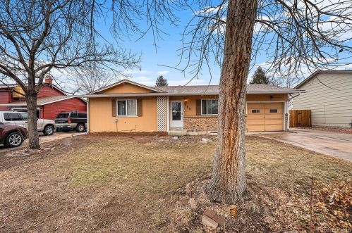 725 Mobile St, Denver, CO 80011-4546